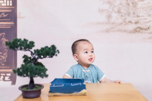 顺德怀孕肚子中间凹两边凸